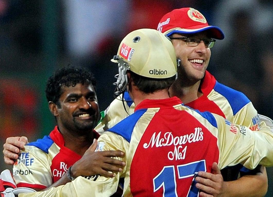 RCB beat DD on this day in 2012, thanks to Daniel Vettori, Muttiah Muralitharan and AB de Villiers