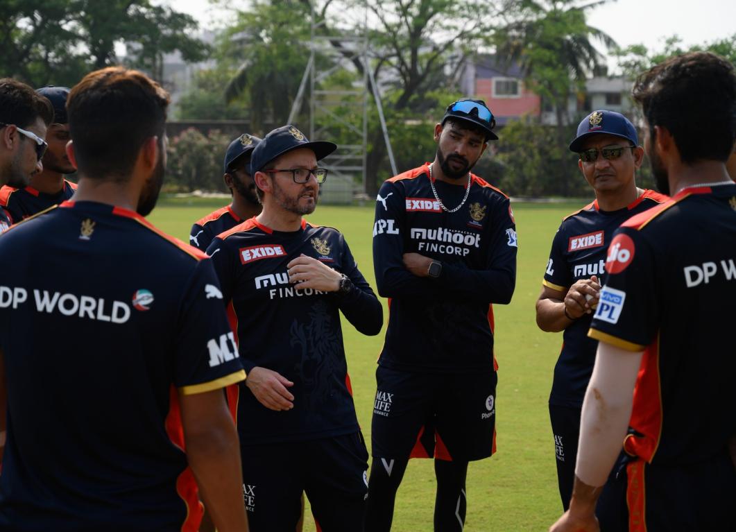 Glenn Maxwell is a fantastic player, who fits out in the middle order: Mike Hesson