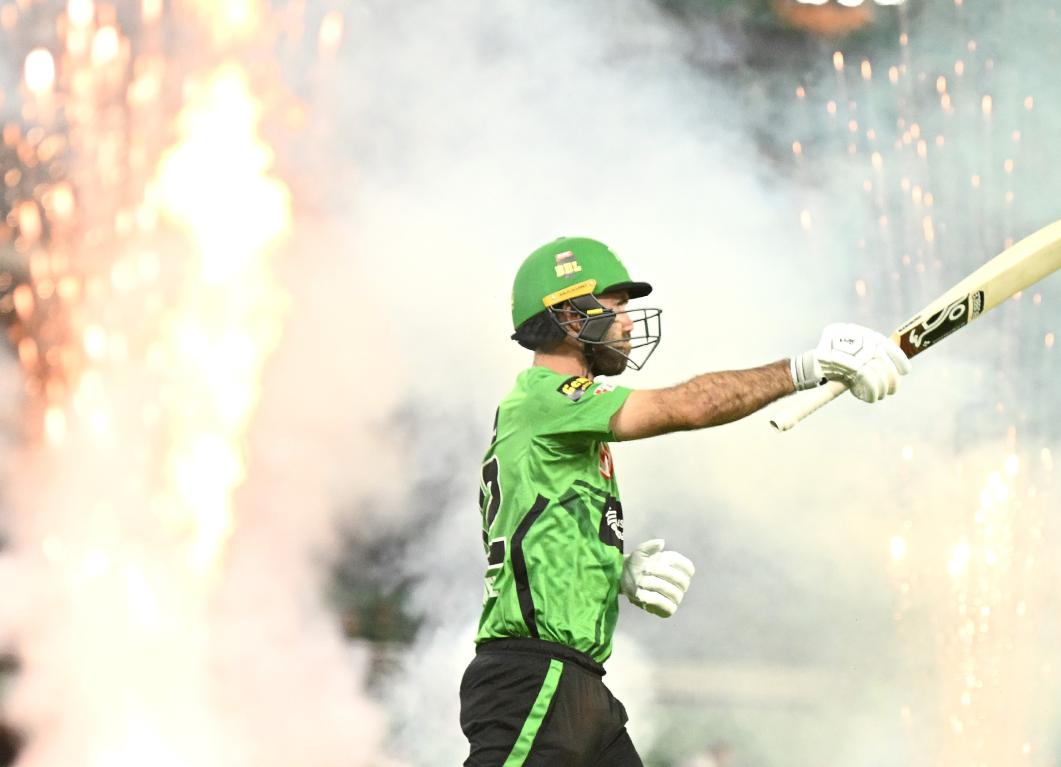 Glenn Maxwell’s all-round brilliance keeps Melbourne Stars alive in the BBL