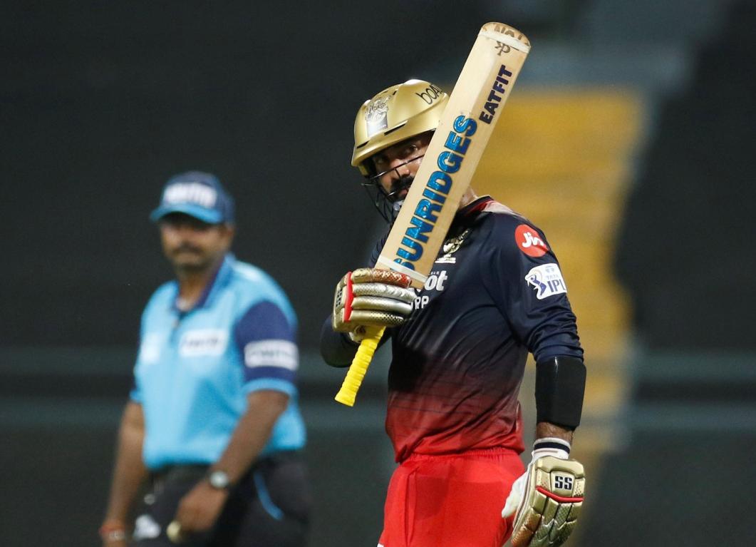 Karthik belts out yet another masterclass as RCB down Delhi Capitals