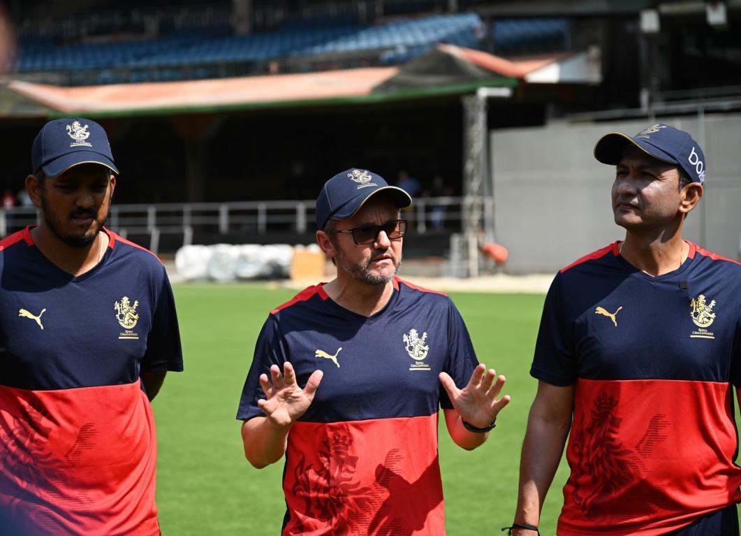 RCB Bold Diaries: Mike Hesson and Sanjay Bangar address RCB’s huddle in the first practice session ahead of IPL 2023 RCB Bold Diaries: Mike Hesson and Sanjay Bangar address RCB’s huddle in the first practice session ahead of IPL 2023