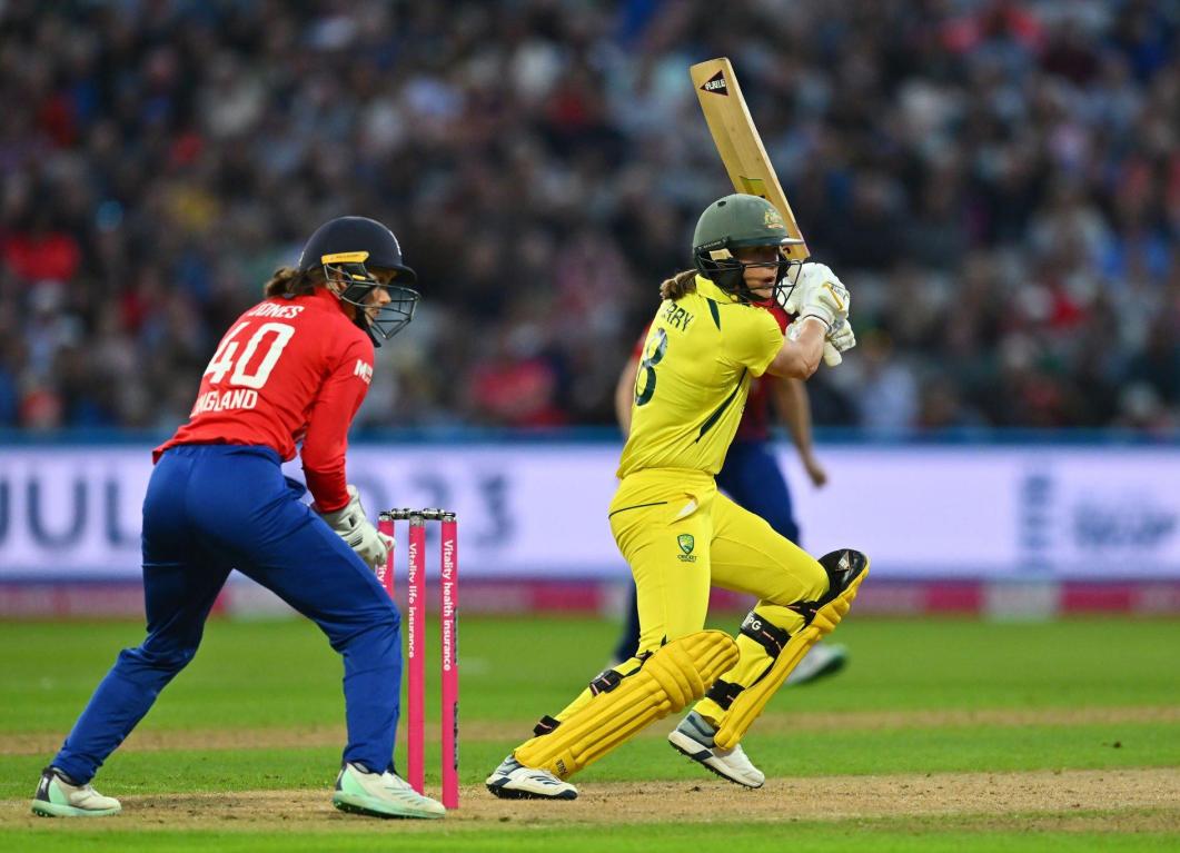 Ellyse Perry shines in losing cause as England women restore parity against Australia Ellyse Perry shines in losing cause as England women restore parity against Australia