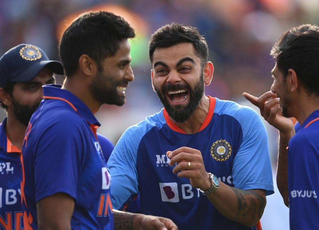 Watch – Virat Kohli adds humour to a steadfast day of cricket with a mock celebration after scoring his first boundary Watch – Virat Kohli adds humour to a steadfast day of cricket with a mock celebration after scoring his first boundary
