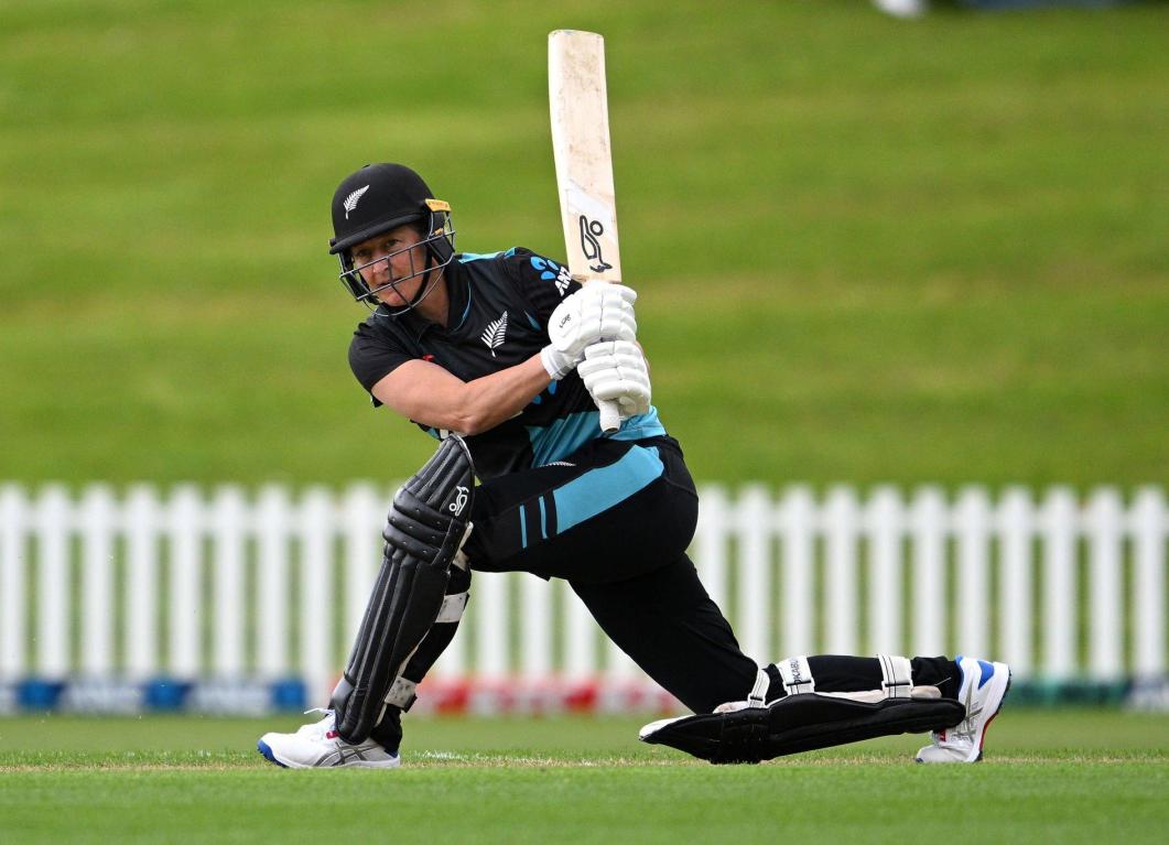 Sophie Devine storm blows away Pakistan-W in Queenstown Sophie Devine storm blows away Pakistan-W in Queenstown