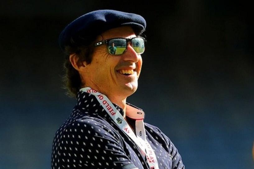 Australian spinner Brad Hogg feels Kohli's style of play is similar to Ponting, while Williamson bats like Sachin Tendulkar