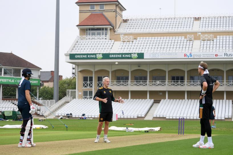 Nottinghamshire coach Peter Moores speaking with Joe Root and Stuart Broad