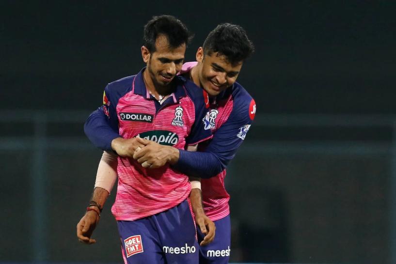 Rajasthan and Gujarat square off in a top of the table clash