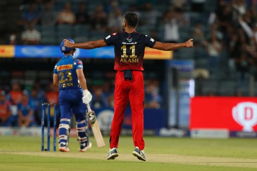Akash Deep reveals what Virat Kohli told him while handing him his RCB cap