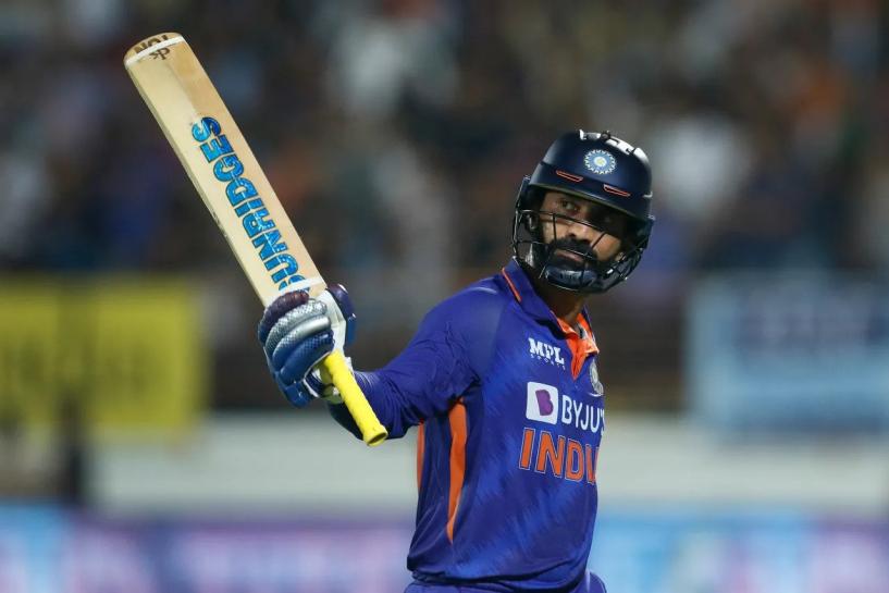 You won't find a player with such a range: Irfan Pathan heaps praise on Dinesh Karthik