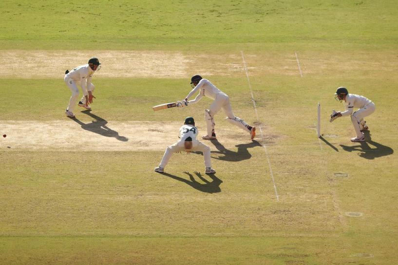 India start on a positive note with the bat after two tough days with the ball in 4th Test India start on a positive note with the bat after two tough days with the ball in 4th Test