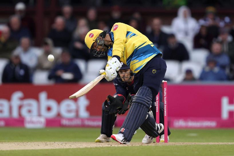 Watch – Glenn Maxwell smashes Yorkshire bowlers for three gigantic sixes in T20 Blast