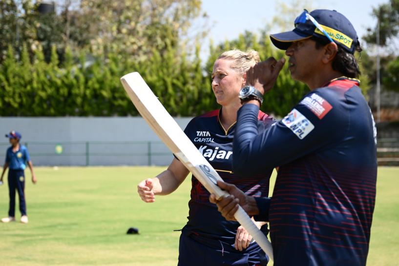 RCB-W vs MI-W