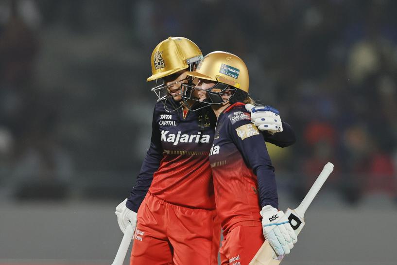 Smriti Mandhana and Dani Wyatt